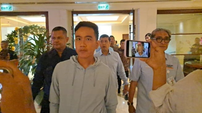 Gibran Rakabuming Salah Sebut Asam Folat Jadi Asam Sulfat, Apa Sih Bedanya?